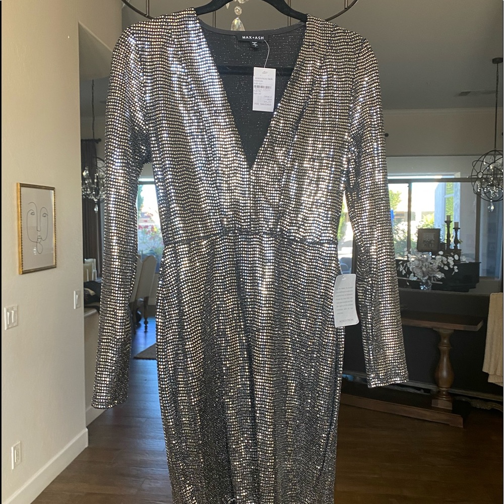 Brand New sequin silver/black cocktail dress! Size M never worn!
